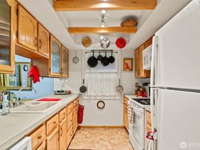 8517 242nd Street SW 402B, Edmonds WA 98026