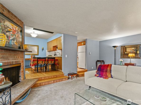 8517 242nd Street SW 402B, Edmonds WA 98026