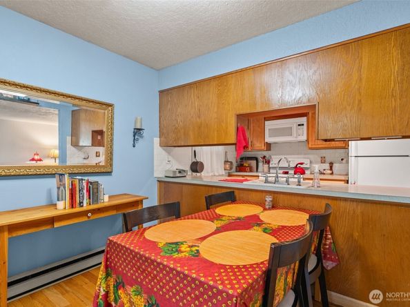 8517 242nd Street SW 402B, Edmonds WA 98026