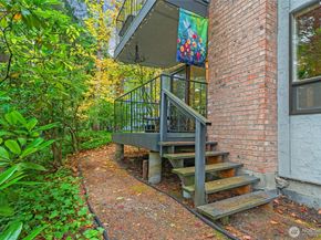 8517 242nd Street SW 402B, Edmonds WA 98026