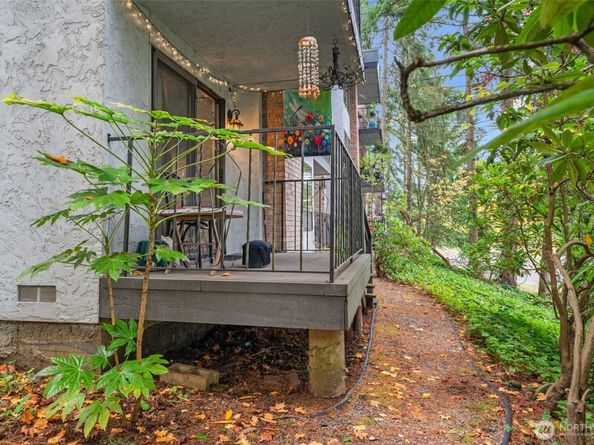 8517 242nd Street SW 402B, Edmonds WA 98026