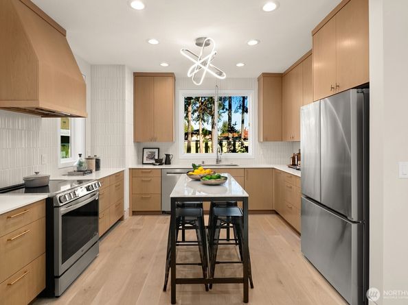 3949 W Barrett Lane, Seattle WA 98199