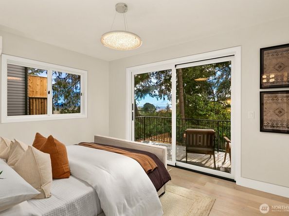 3949 W Barrett Lane, Seattle WA 98199