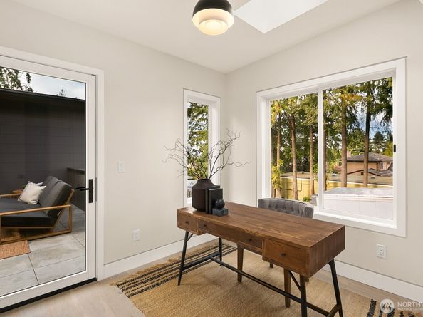 3949 W Barrett Lane, Seattle WA 98199