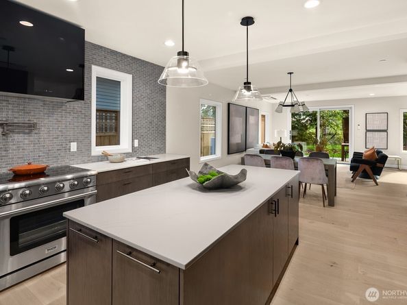 3949 W Barrett Lane, Seattle WA 98199