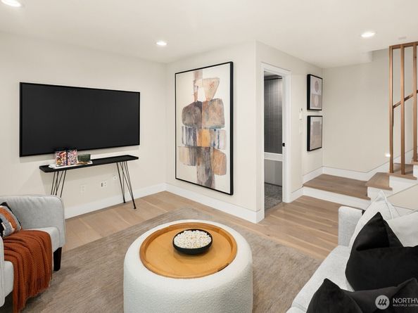 3949 W Barrett Lane, Seattle WA 98199