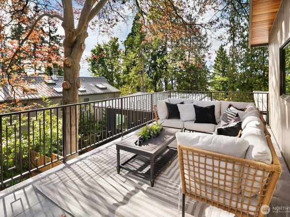 3949 W Barrett Lane, Seattle WA 98199