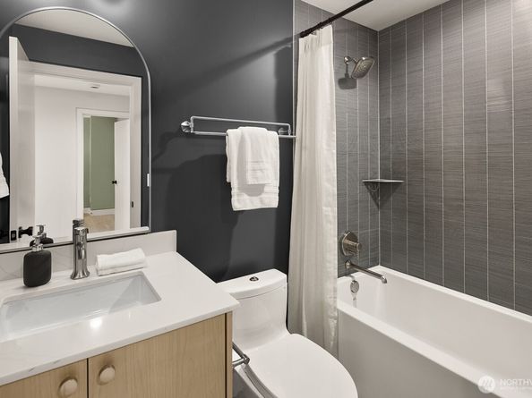 3949 W Barrett Lane, Seattle WA 98199