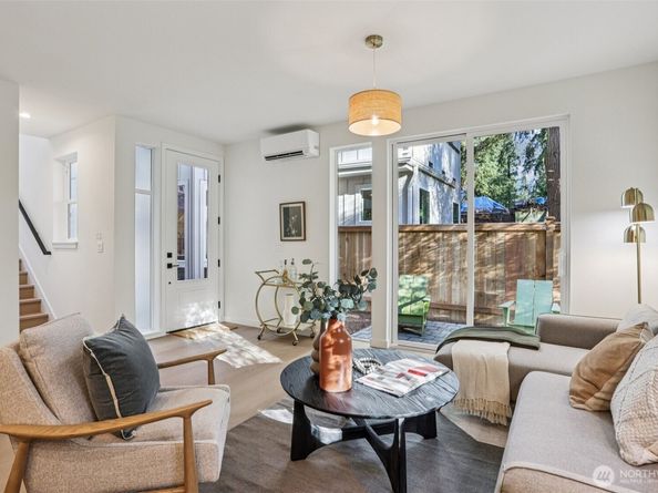 13748 Stone Avenue N, Seattle WA 98133