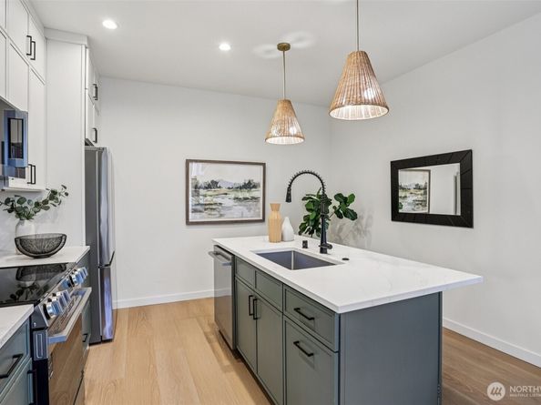 13748 Stone Avenue N, Seattle WA 98133