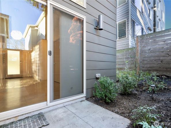 4416 Francis Avenue N B, Seattle WA 98103