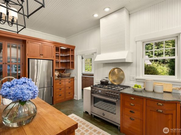 9631 Summer Hill Lane NE, Bainbridge Island WA 98110