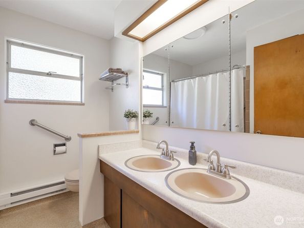 1515 NE 106th Street, Seattle WA 98125