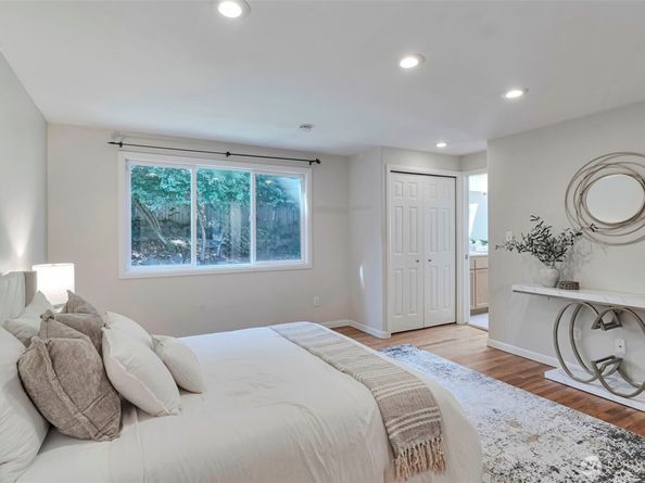 14627 SE Newport Way, Bellevue WA 98006