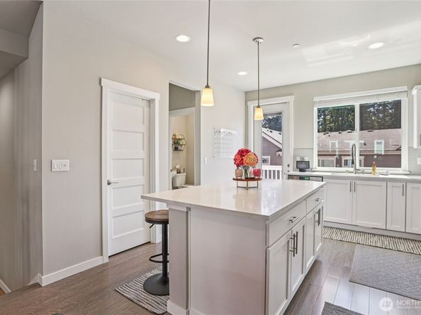 18901 12th Place W H2, Lynnwood WA 98036