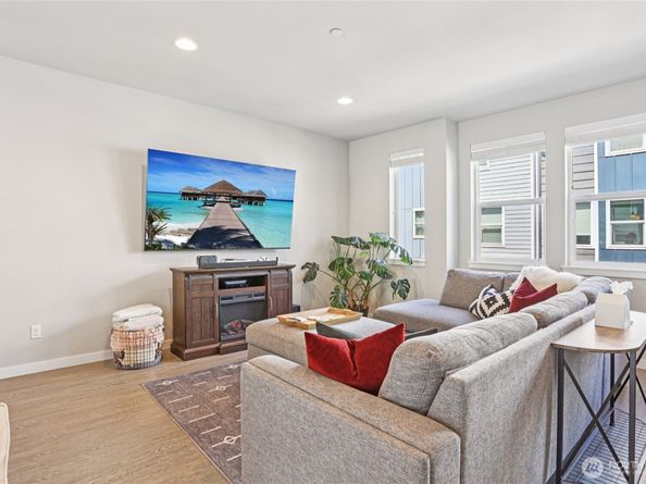 18901 12th Place W H2, Lynnwood WA 98036