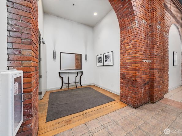 210 3rd Avenue S 3C, Seattle WA 98104