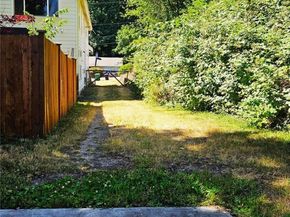 17017 10th Avenue NE, Shoreline WA 98155
