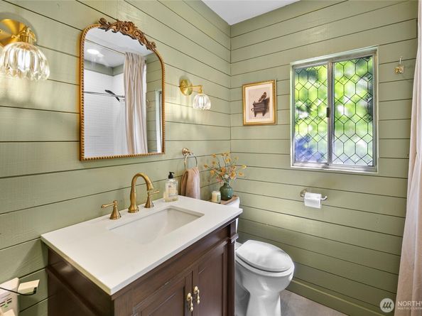 16832 McIntyre Road SW, Vashon WA 98070