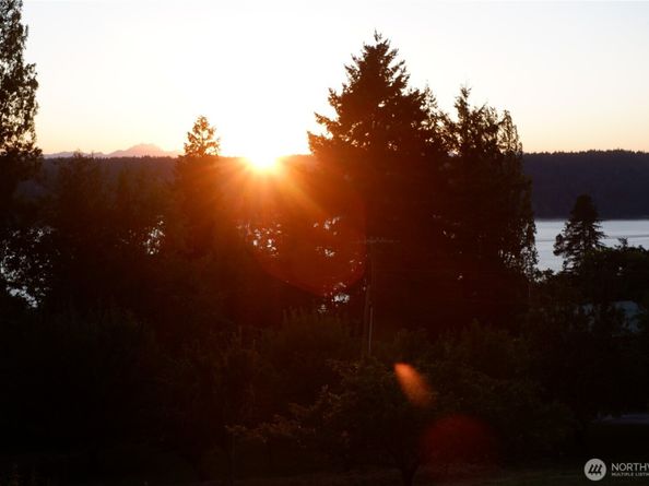 16832 McIntyre Road SW, Vashon WA 98070
