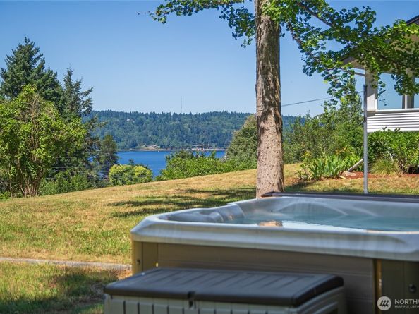 16832 McIntyre Road SW, Vashon WA 98070