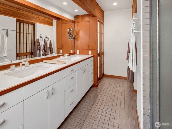 7236 Holly Hill Drive, Mercer Island WA 98040