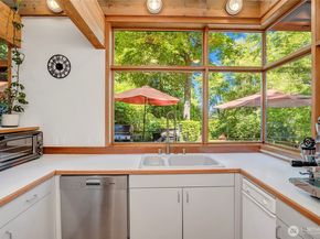 7236 Holly Hill Drive, Mercer Island WA 98040
