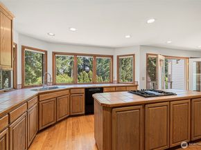 4916 162nd Court NE, Redmond WA 98052
