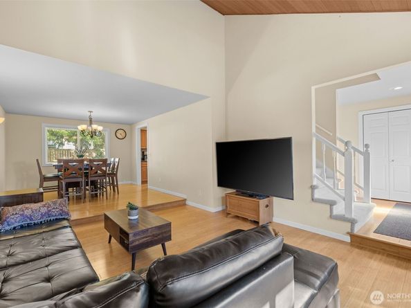 12424 106th Place NE, Kirkland WA 98034