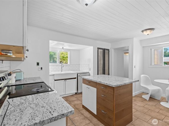 12246 20th Avenue S, Seattle WA 98168