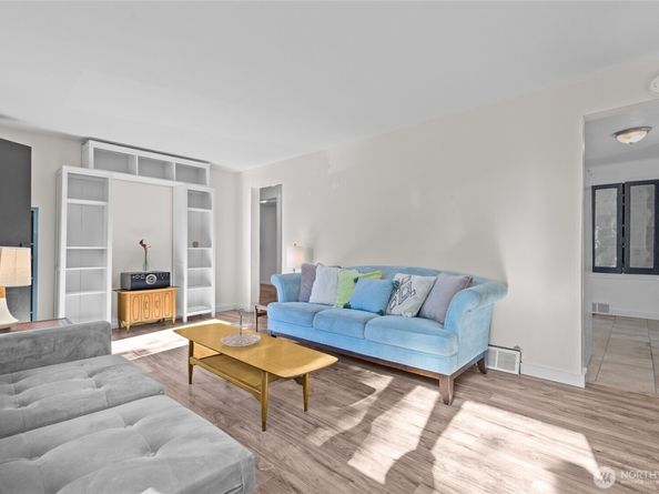 12246 20th Avenue S, Seattle WA 98168