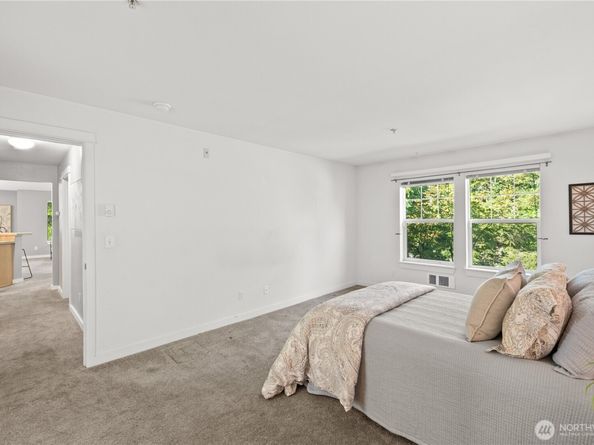 10500 NE 221st Lane 202, Redmond WA 98053