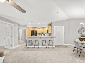 10500 NE 221st Lane 202, Redmond WA 98053