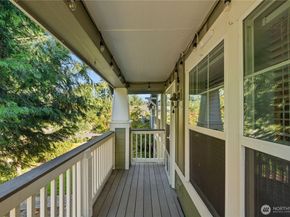 10500 NE 221st Lane 202, Redmond WA 98053