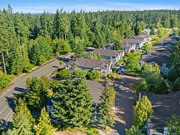 10500 NE 221st Lane 202, Redmond WA 98053