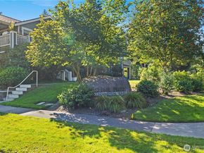 10500 NE 221st Lane 202, Redmond WA 98053