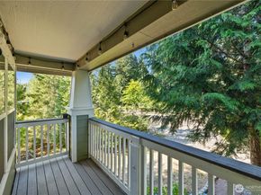 10500 NE 221st Lane 202, Redmond WA 98053