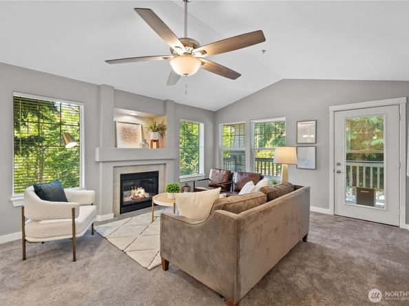 10500 NE 221st Lane 202, Redmond WA 98053