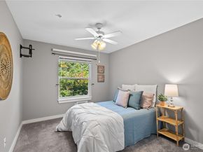 10500 NE 221st Lane 202, Redmond WA 98053