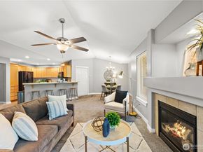 10500 NE 221st Lane 202, Redmond WA 98053