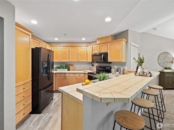 10500 NE 221st Lane 202, Redmond WA 98053