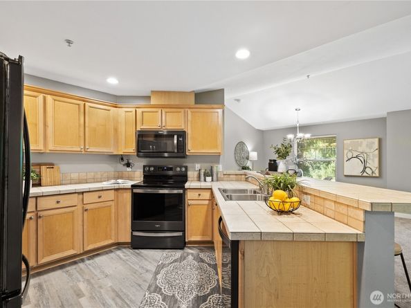 10500 NE 221st Lane 202, Redmond WA 98053