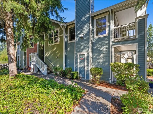 10500 NE 221st Lane 202, Redmond WA 98053