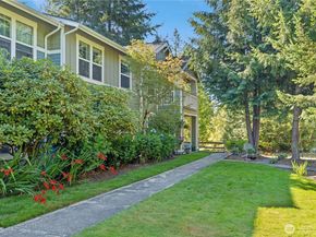 10500 NE 221st Lane 202, Redmond WA 98053
