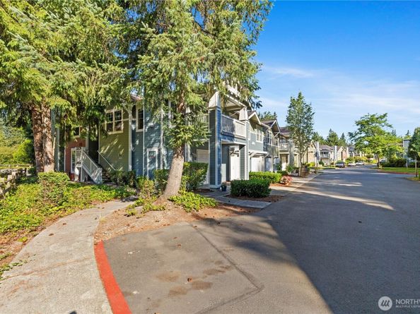 10500 NE 221st Lane 202, Redmond WA 98053