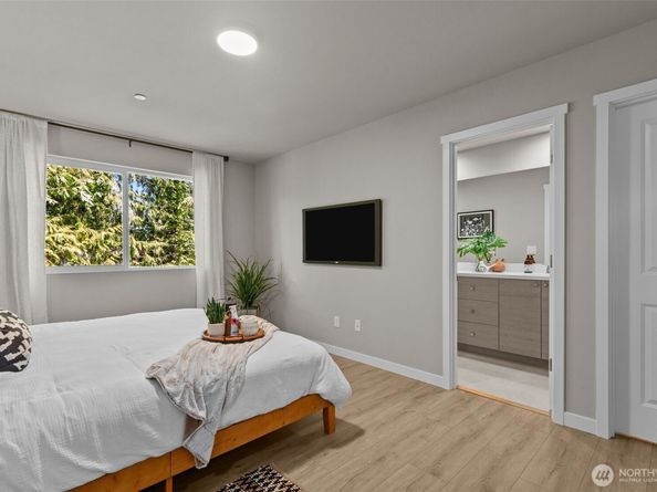 110 B 169th Place SW, Bothell WA 98012