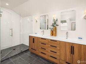 4429 E Mercer Way, Mercer Island WA 98040