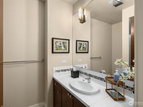 1211 N 42nd Place, Renton WA 98056