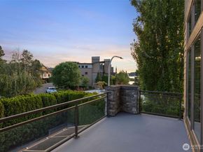 1211 N 42nd Place, Renton WA 98056