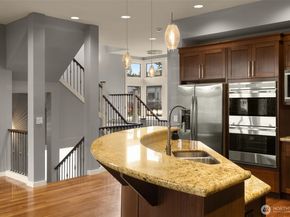 1211 N 42nd Place, Renton WA 98056